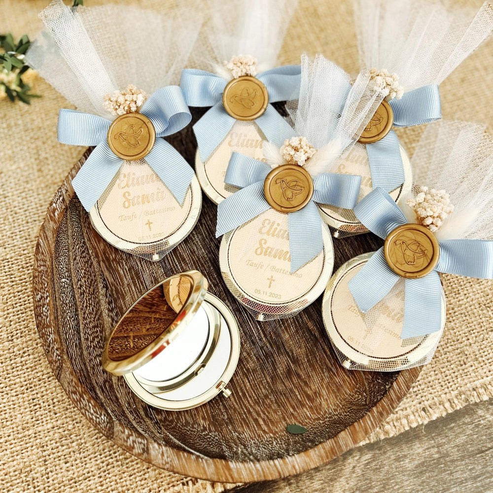 Espejo compacto dorado personalizado para primera comunión de Christina Espejo compacto dorado personalizado para primera comunión de Christina