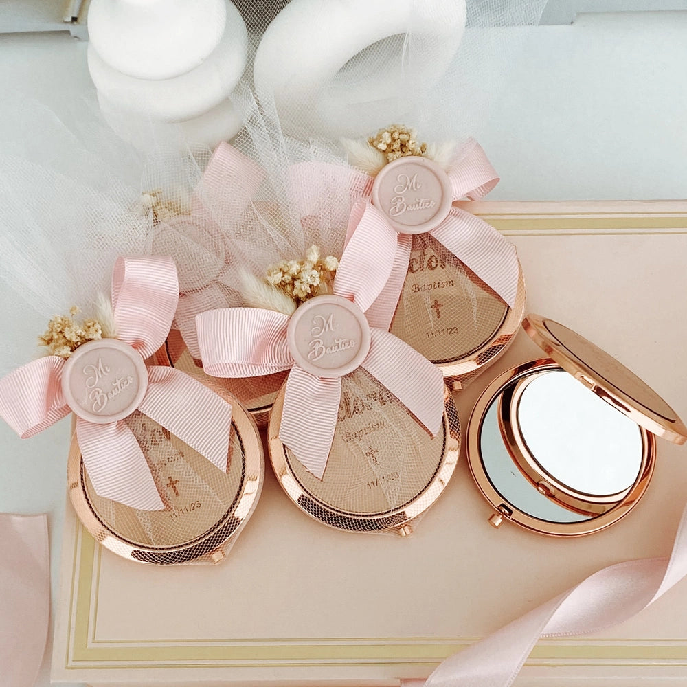 Espejo compacto dorado personalizado para primera comunión de Christina Espejo compacto dorado personalizado para primera comunión de Christina