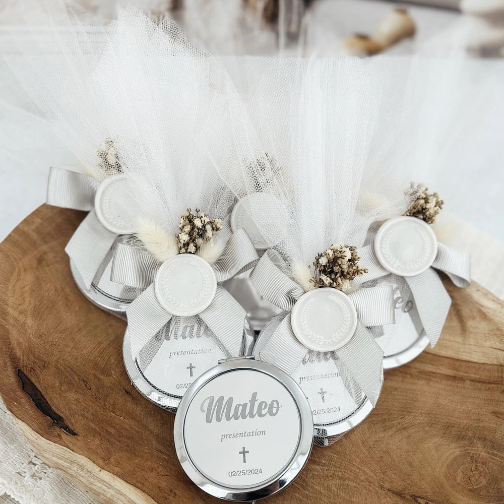 Espejo compacto dorado personalizado para primera comunión de Christina Espejo compacto dorado personalizado para primera comunión de Christina