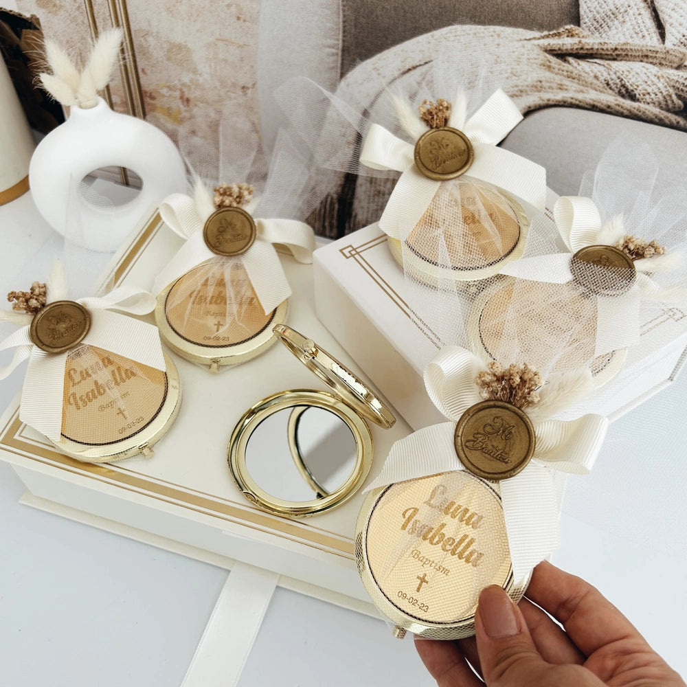 Espejo compacto dorado personalizado para primera comunión de Christina Espejo compacto dorado personalizado para primera comunión de Christina