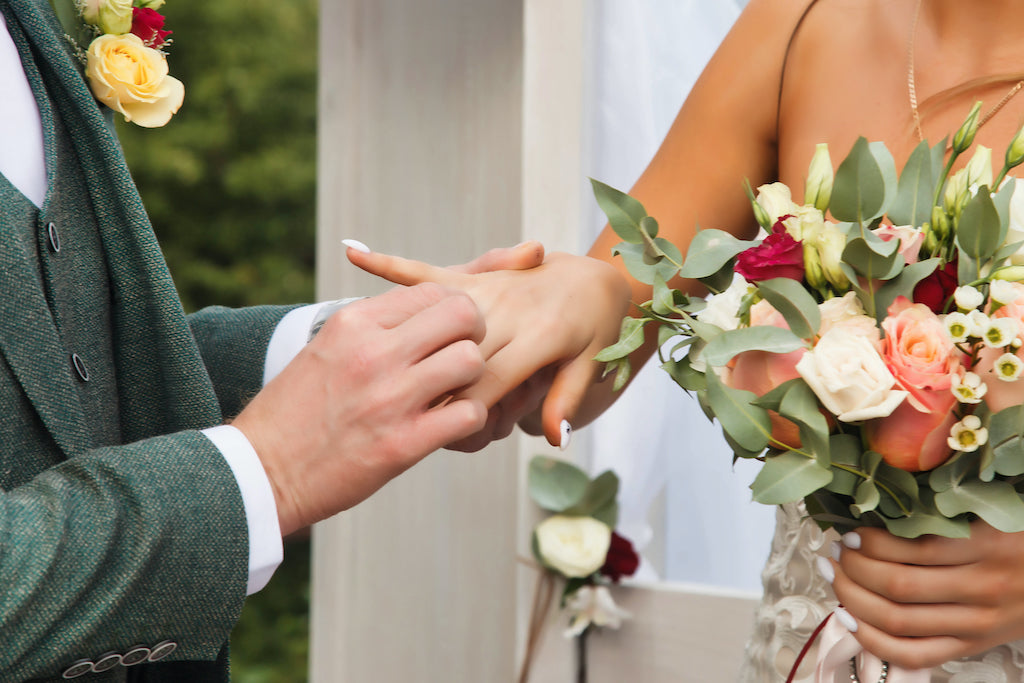 18 Unique and Meaningful Irish Wedding Gift Ideas